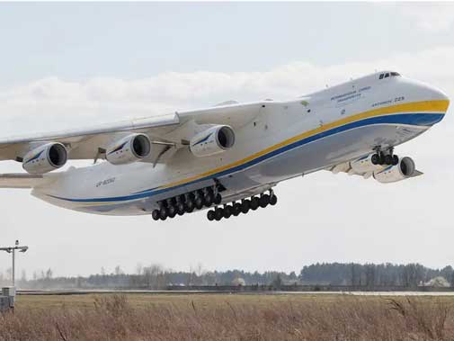 Antonov An-225 Mriya adalah pesawat angkut kargo strategis yang dirancang dan diproduksi oleh Biro Desain Antonov di Uni Soviet. Awalnya dikembangkan selama tahun 1980-an sebagai turunan yang diperbesar dari pesawat angkut udara Antonov An-124 untuk tujuan khusus mengangkut pesawat ruang angkasa Buran.