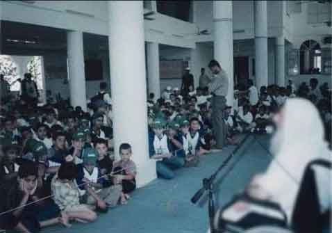 "Memang, saya tidak menulis buku, saya menulis Manusia." -Sheikh Ahmed Yassin.