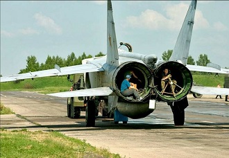 Ukuran mesin Mig-25 yang masif