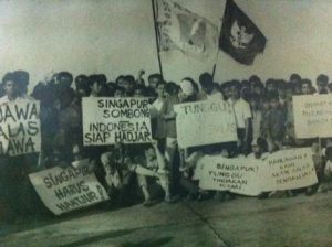 Protes rakyat Indonesia terhadap keputusan Singapura