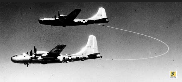 Antara 26 Februari dan 3 Maret 1949, sebuah Boeing B-50 Stratofortress yang dikenal sebagai "Lucky Lady II" menyelesaikan penerbangan nonstop, keliling dunia selama 94 jam. 1 menit. Pesawat ini mengisi bahan bakar empat kali - di atas Azores, Afrika Barat, dekat pulau Pasifik Guam, dan antara Hawaii dan Pantai Barat AS - oleh pasangan tanker Boeing KB-29M. Sebelum penerbangan yang belum pernah terjadi sebelumnya ini, awak pesawat hanya melakukan satu kali pengisian bahan bakar di udara.