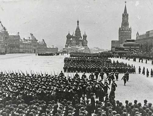 Parade Revolusi Oktober 1941 yang diadakan pada tanggal 7 November 1941 merupakan parade untuk menghormati Revolusi Oktober 24 tahun sebelumnya. Parade ini paling terkenal karena diadakan selama Pertempuran Moskow. Sekretaris Jenderal Partai Komunis, Joseph Stalin, menyampaikan pidato kepada para prajurit yang ikut serta dalam parade di Lapangan Merah, yang akan segera berangkat berperang setelah parade. Banyak prajurit yang ikut serta dalam parade tersebut tewas dalam pertempuran.