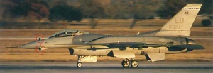 F-16 dengan IRST atas Bawah