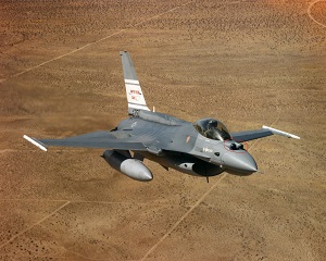 F-16 dengan IRST berdampingan