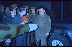 Kim Jong-il berinspeksi