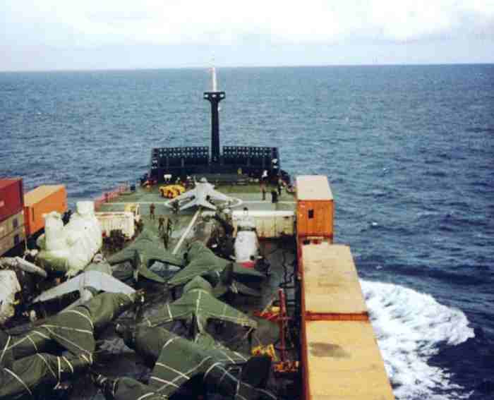 Atlantic Conveyor membawa Harrier