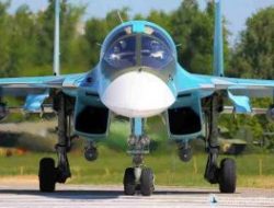 Su-34 tampak depan