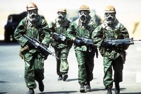 Pasukan dalam perlindungan pakaian anti senjata nuklir Biologi dan Kimia