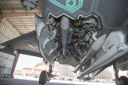 Ruang internal senjata F-35B Inggris