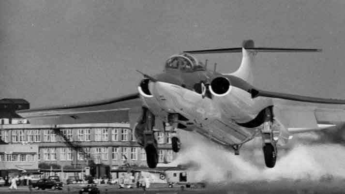 Pesawat Blackburn Buccaneer NA39 Strike dengan Gyron Junior Engines