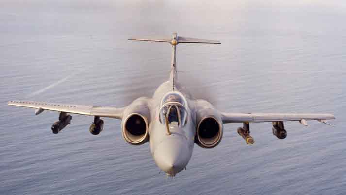 Blackburn Buccaneer S.2 tampak depan