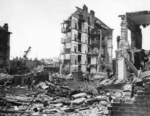 Kehancuran di London oleh serangan roket V-2 Jerman