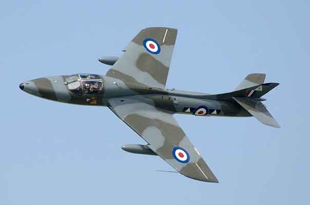 Pesawat tempur latih hawker hunter T7