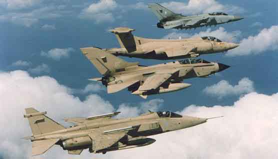 Blackburn Buccaneer bersama Panavia Tornado IDS dan ADV serta Jaguar