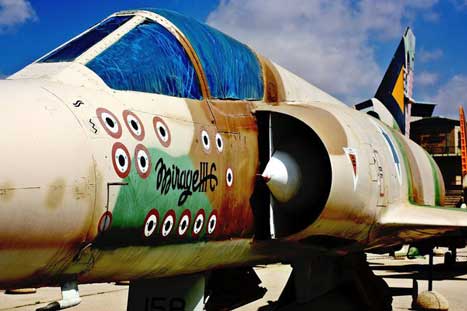 Mirage III Israel yang dipiloti Giora "Hawkeye" Epstein