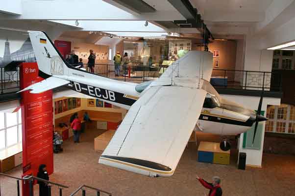 Cessna 172 Mathias Rust digunakan untuk penerbangannya yang terkenal dari Finlandia ke Moskow pada tahun 1987. Sekarang dipajang di Museum Teknologi Jerman di Berlin.