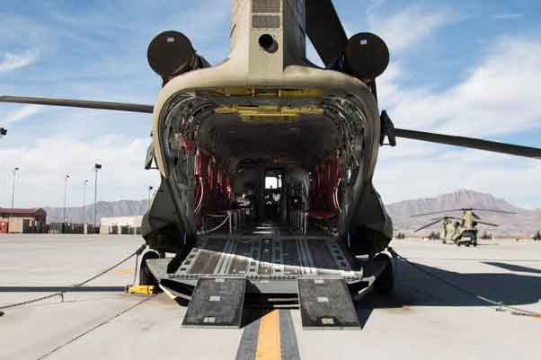 Ruang kargo helikopter berat Boeing CH-47 Chinook