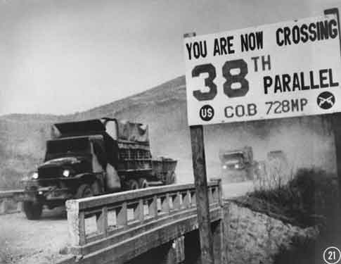 Pada 1 Oktober 1950, Komando PBB memukul mundur KPA ke utara melewati Paralel ke-38; ROK maju mengejar mereka, ke Korea Utara. MacArthur membuat pernyataan yang menuntut penyerahan tanpa syarat KPA.