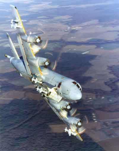 Lockheed P-3 Orion dipersenjatai dengan AGM-84 dan AIM-9 Sidewinder