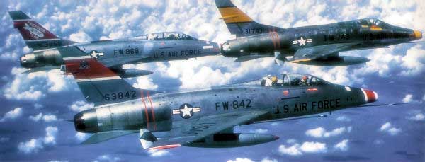 Selama masa layanan USAF, 889 pesawat F-100 hancur dalam kecelakaan, yang melibatkan kematian 324 pilot. Tahun paling mematikan untuk kecelakaan F-100 adalah tahun 1958, dengan 116 pesawat hancur, dan 47 pilot tewas