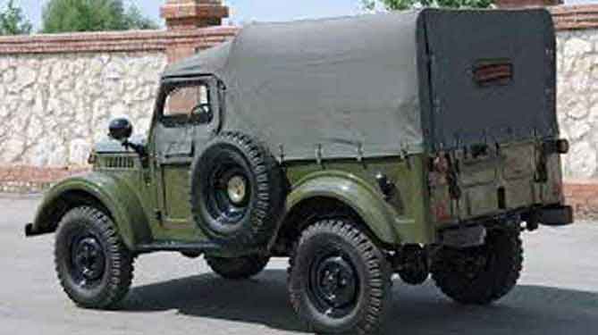 Kendaraan SUV GAZ-69 tampak belakang