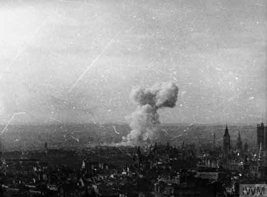 Hampir 30.000 V-1 dibuat; pada Maret 1944, masing-masing diproduksi dalam 350 jam (termasuk 120 untuk autopilot), dengan biaya hanya 4% dari V-2, yang menghasilkan muatan yang sebanding. Sekitar 10.000 ditembakkan ke Inggris; 2.419 mencapai London, menewaskan sekitar 6.184 orang dan melukai 17.981. Kepadatan serangan terbesar diterima oleh Croydon, di pinggiran tenggara London. Antwerpen, Belgia dihantam oleh 2.448 V-1 dari Oktober 1944 hingga Maret 1945