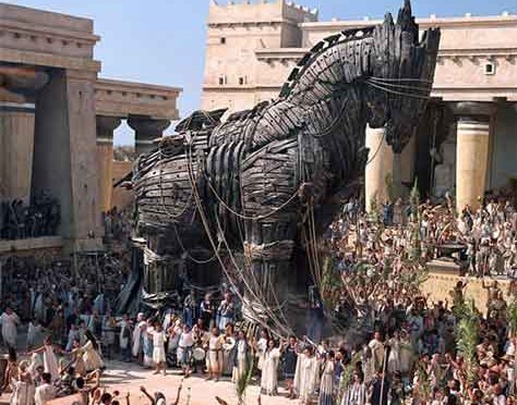 Film berdasarkan Perang Troya termasuk Helen of Troy (1956), The Trojan Horse (1961) dan Troy (2004). Perang juga telah ditampilkan dalam banyak buku, serial televisi, dan karya kreatif lainnya.