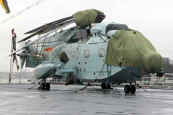 Beberapa varian dikembangkan untuk PLAN termasuk helikopter angkut Z-8J