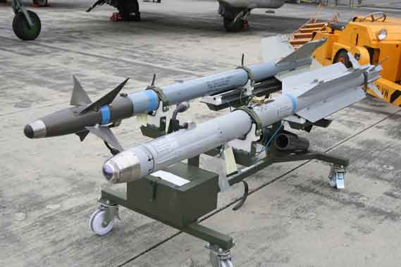 Perbandingan rudal IRIS-T dan AIM-9 Sidewinder Amerika
