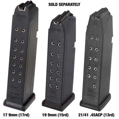 Glock 17 mengumpankan dari magasin tumpuk kolom atau tumpukan ganda yang memiliki kapasitas 17 putaran (yang dapat diperpanjang hingga 19 dengan pelat lantai opsional) atau magasin berkapasitas tinggi 24 atau 33 putaran opsional