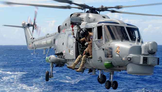 Lynx HMA.8 Versi serangan maritim yang ditingkatkan berdasarkan Super Lynx 100. Mesin Gem 42-200, rotor utama tipe BERP dan rotor ekor yang lebih besar dari AH.7. Dilengkapi dengan FLIR di turret di atas hidung, dengan radar dipindahkan ke radome di bawah hidung