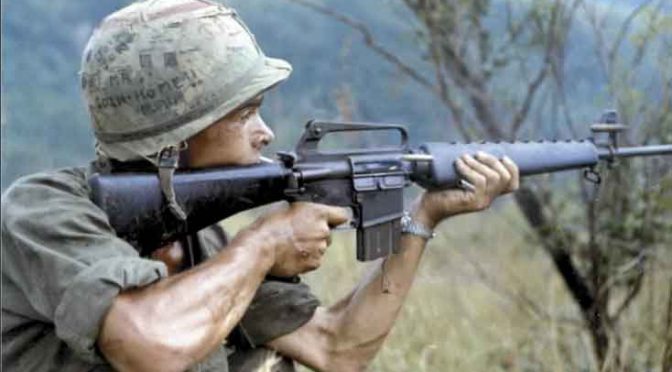 Senapan M16 (secara resmi disebut Senapan, Kaliber 5,56 mm, M16) adalah keluarga senapan militer yang diadaptasi dari senapan ArmaLite AR-15 untuk militer Amerika Serikat. Senapan M16 asli adalah senapan otomatis 5,56x45mm dengan magasin 20 peluru.
