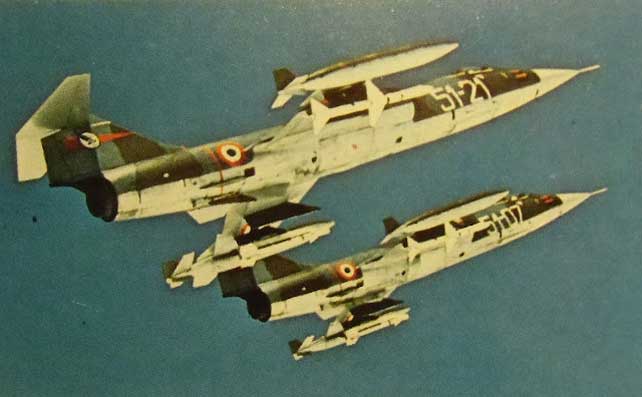 Pesawat tempur F-104S Italia dilengkapi dengan rudal Aspide-1A