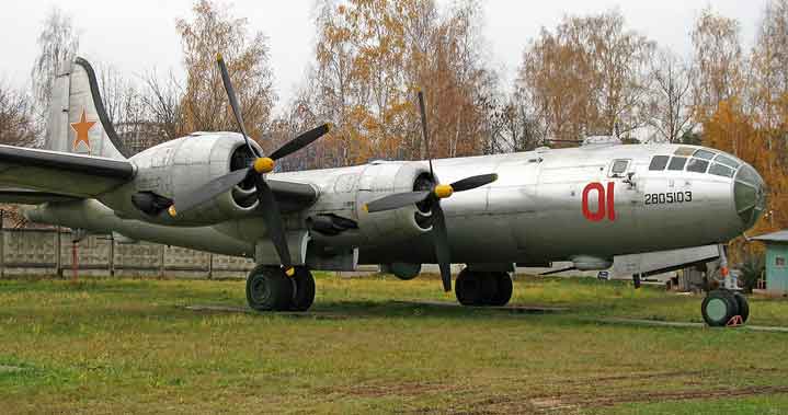 Soviet merekayasa balik B-29 Amerika dan menggunakannya sebagai pola untuk Tupolev Tu- 4