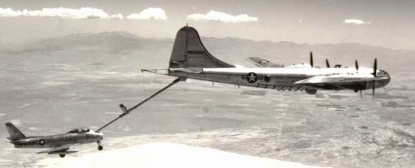 Boeing KB-29 Superfortress pengisian bahan bakar di udara