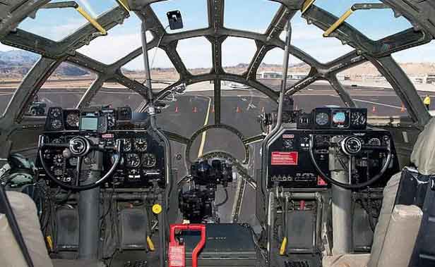 Awak akan menikmati, untuk pertama kalinya dalam sebuah pembom, kenyamanan tekanan penuh.Sistem tekanan kabin pertama untuk pembom produksi Sekutu ini dikembangkan untuk B-29 oleh Garrett AiResearch