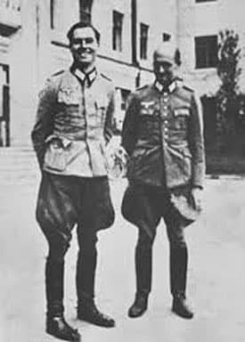 (kanan)Mayor Jenderal Henning von Tresckow dan Kolonel Claus von Stauffenberg