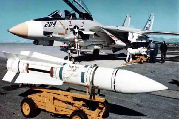 AIM-54 Phoenix adalah rudal udara-ke-udara (AAM) yang dipandu radar Amerika, dibawa dalam kelompok hingga enam rudal di Grumman F-14 Tomcat, satu-satunya platform peluncuran operasionalnya. Phoenix adalah satu-satunya rudal udara-ke-udara jarak jauh Amerika Serikat. Kombinasi rudal Phoenix dan radar pemandu AN/AWG-9 Tomcat berarti bahwa itu adalah sistem senjata udara pertama yang secara bersamaan dapat menyerang banyak target. Karena pelacakan radar aktifnya, kode singkatnya "Fox Three" digunakan saat menembakkan AIM-54.