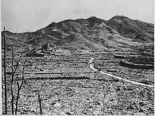 Kehancuran di Nagasaki, 1945.