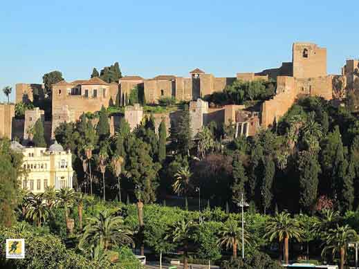Alcazaba dari Málaga, dibangun oleh dinasti Hammudid pada abad ke-11