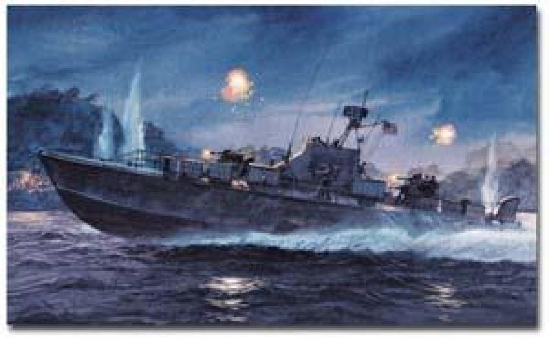 Saat kapal torpedo mendekat, Maddox melepaskan tiga tembakan peringatan. Kapal Vietnam Utara kemudian menyerang, dan Maddox mengirim radio bahwa dia diserang tiga kapal. Terletak 28 mil laut (52 km; 32 mil) dari pantai Vietnam Utara di perairan internasional. Maddox menyatakan bahwa dia telah menghindari serangan torpedo dan melepaskan tembakan dengan meriam lima inci (127 mm), memaksa kapal torpedo menjauh. Dua dari kapal torpedo telah datang sedekat 5 mil laut (9,3 km; 5,8 mil) dan melepaskan satu torpedo masing-masing, tetapi tidak ada yang efektif, datang tidak lebih dekat dari sekitar 100 yard (91 m) setelah Maddox menghindarinya. - P-4 lainnya menerima serangan langsung dari peluru lima inci dari Maddox; torpedonya tidak berfungsi saat diluncurkanInsiden Teluk Tonkin