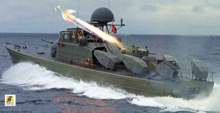 Penguin SSM ditembakkan dari peluncur kotak di atas Kapal Rudal Cepat Angkatan Laut Kerajaan Norwegia