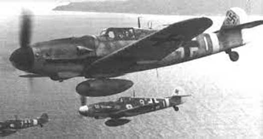 Bf 109F juga membuat kesan dalam pertempuran berikutnya atas Libya yang dimulai pada bulan April 1941 melawan penerbang Angkatan Udara Kerajaan Inggris. Karena kondisi panas dan kering yang dihadapi di bagian dunia itu, perlu untuk memodifikasi pesawat yang berpartisipasi dengan kit "tropisalisasi". Musuh utama Bf 109 di Afrika Utara adalah Kittyhawk Inggris - berdasarkan American Curtiss P-40 Warhawk