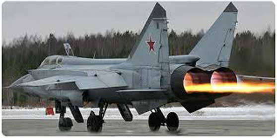 Dalam upaya mengatasi kelemahan MiG-25 Foxbat, MiG-31 dikembangkan untuk terbang di ketinggian rendah dengan kecepatan supersonik yang diperlukan. MiG-31 dilengkapi dengan mesin turbofan low-bypass-ratio turbofan yang efisien, yang memungkinkan peningkatan jangkauan tempur.