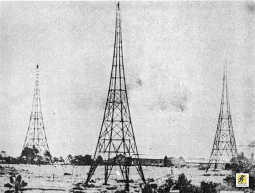 Intelijen radio (RI) memainkan peran kunci menjelang serangan 7 Desember dengan mengizinkan Jepang memantau apa yang dilakukan Armada Pasifik AS. Menggunakan tiang antena radio besar di Kepulauan Marshall, Tokyo dapat mendengarkan komunikasi armada.