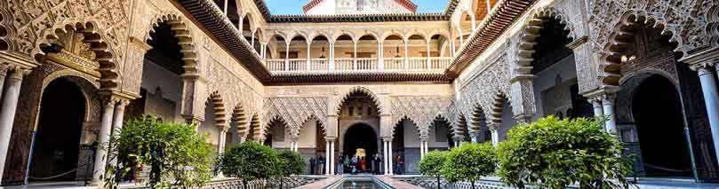 Alcázar adalah sebuah istana yang terletak di kota Sevilla, Andalusia, Spanyol, yang pada awalnya dibangun oleh raja-raja Muslim Moor.