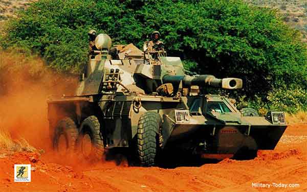 Prototipe G6 pertama muncul pada tahun 1981, selama puncak Perang Perbatasan Afrika Selatan. Empat model pengembangan teknik sedang diuji pada Angkatan bersenjata Afrika Selatan pada pertengahan 1980-an. Pada Oktober 1987, pemerintah Afrika Selatan memerintahkan semua G6 dikerahkan ke Angola untuk uji coba tempur sebagai bagian dari Operasi Hooper.