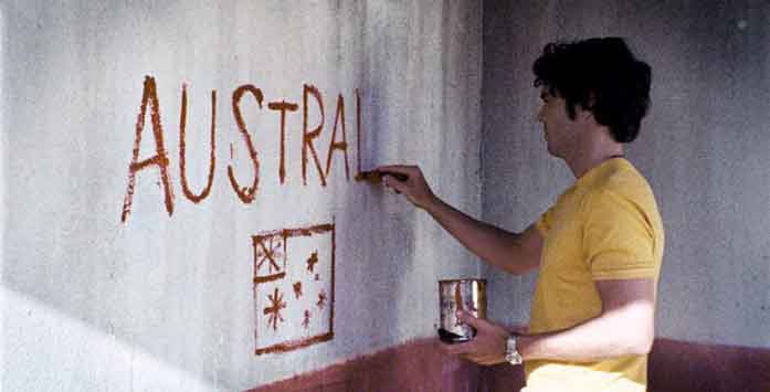 Greg Shackleton difilmkan sedang melukis bendera Australia dan kata 'AUSTRALIA' di dinding sebuah rumah di alun-alun kota. Balibo House Trust, yang didirikan pada tahun 2003 dengan dana awal dari Pemerintah Victoria dan stasiun televisi 7 dan 9, sekarang memiliki rumah ini dan melestarikannya sebagai pusat pembelajaran masyarakat.