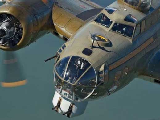 Di Pasifik, pesawat Boeing B-17 Flying Fortress mendapatkan reputasi mematikan di kalangan orang Jepang, yang menjuluki mereka sebagai "pesawat tempur empat mesin". Fortresses juga legendaris karena kemampuannya untuk tetap di udara setelah menerima hantaman brutal.