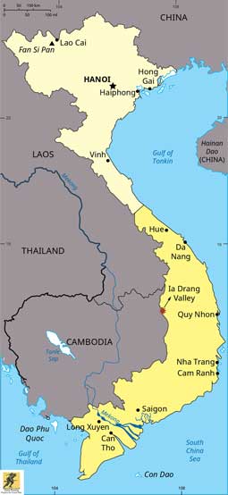 Pasukan VC secara nominal menguasai sebagian besar pedesaan Vietnam Selatan pada tahun 1965 dan telah membangun infrastruktur militer di Dataran Tinggi Tengah, di sebelah timur laut wilayah Saigon. Pasukan komunis Vietnam telah beroperasi di daerah ini selama dekade sebelumnya dalam Perang Indochina Pertama melawan Prancis, memenangkan kemenangan penting pada Pertempuran Mang Yang Pass pada tahun 1954.